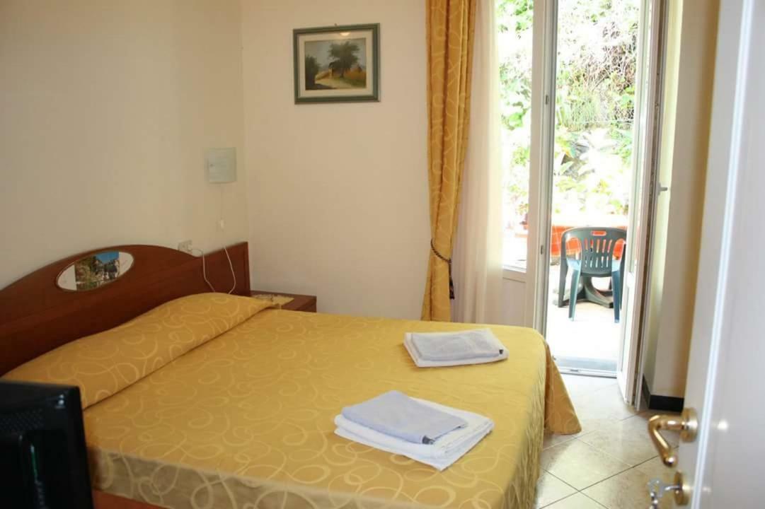 Viviani Raffaella Monterosso al Mare